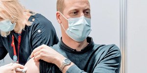 Ο πρίγκιπας Γουίλιαμ εμβολιάστηκε κατά του κορωνοϊού