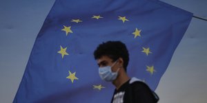 σημαία ευρωπαϊκής ένωσης και νέος