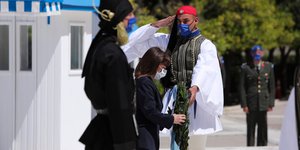 Η ΠτΔ καταθέτει στεφάνι στον Αγνωστο Στρατιώτη για την ημέρα Μνήμης της Γενοκτονίας των Ποντίων