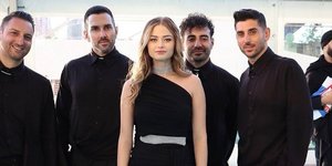 Η Στεφανία στο τιρκουάζ χαλί της Eurovision 2021