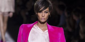 μοντέλο με μακιγιάζ