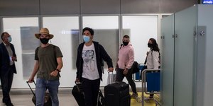 Τουρίστες στο αεροδρόμιο «Ελ. Βενιζέλος»