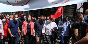 Ο Αλέξης Τσίπρας και αντιπροσωπεία του ΣΥΡΙΖΑ στην πορεία για την Πρωτομαγιά, σήμερα/Intime News