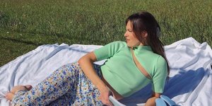 γυναίκα με φούστα