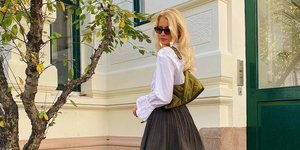 γυναίκα με φούστα