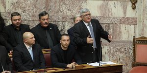 Η Χρυσή Αυγή στη Βουλή