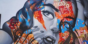 Εργο με μια γυναίκα