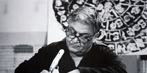 Ο Μάνος Χατζιδάκις στα Ανώγεια 1979 (Φωτο. Κώστας Ελευθεράκης, ΑΡΧΕΙΟ Γιώργου Μητρόπουλου)