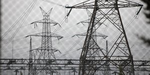 κολώνες της ΔΕΗ για ηλεκτρικό ρεύμα