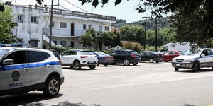 περιπολικό έξω από σπίτι στην Κέρκυρα μετά από έγκλημα