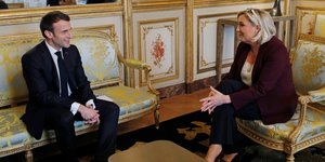 Ο Γάλλος πρόεδρος Εμανουέλ Μακρόν και η επικεφαλής της ακροδεξιάς, Μαρίν Λεπέν