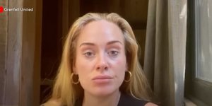 Η Αντέλ στο βιντεοσκοπημένο της μήνυμα για τη φωτιά στον πύργο Γκρένφελ