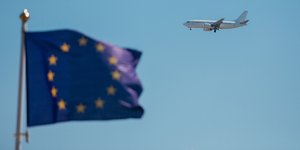 αεροπλάνο πάνω από χώρα της ΕΕ