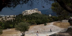 Η Ακρόπολη από μακριά