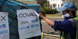 Αποστολή εμβολίων κατά του κορωνοϊού μέσω του προγράμματος COVAX