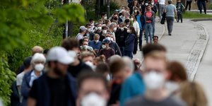 Γερμανία-κορωνοϊός; Σε 2.440 ανέρχονται τα νέα κρούσματα του ιού και σε 74 οι θάνατοι
