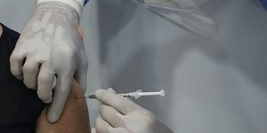 Covid-19: Το εμβόλιο των Pfizer/BioNTech προκαλεί ισχυρότερη ανοσολογική απόκριση από της Sinovac, σύμφωνα με μελέτη του πανεπιστημίου του Χονγκ Κονγκ	