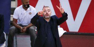 Ο Στέφανος Δέδας στο τιμόνι της ΑΕΚ