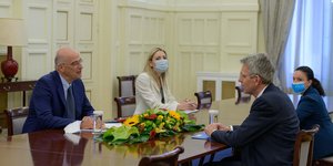 Τετ α τετ Δένδια-Πάιατ