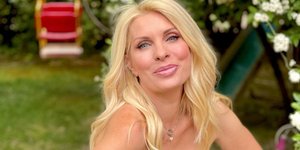 Ελένη Μενεγάκη: Backstage από τη φωτογράφιση για τη νέα σεζόν