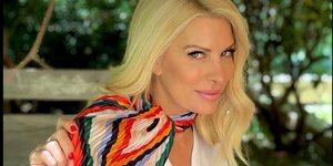 H Ελένη Μενεγάκη με σούπερ καλοκαιρινή διάθεση