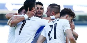 Πανηγυρίζουν οι παίκτες της Εθνικής