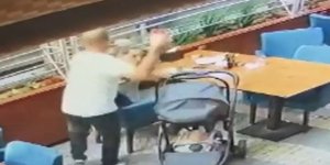 Ανδρας επιτίθεται σε γυναίκα μέσα σε καφέ στην Τουρκία