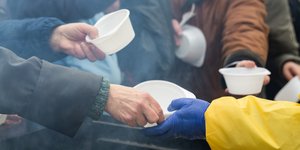 Διανομή φαγητού σε άπορους