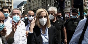 Η πρόεδρος του ΚΙΝΑΛ Φώφη Γεννηματά στην απεργιακή συγκέντρωση της ΓΣΕΕ και ΑΔΕΔΥ ενάντια στο νέο νομοσχέδιο για τα εργασιακά 