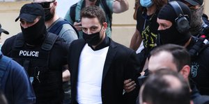 Γλυκά Νερά πιλότος με αλεξίσφαιρο