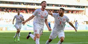Πανηγυρίζουν οι παίκτες της Ισπανίας
