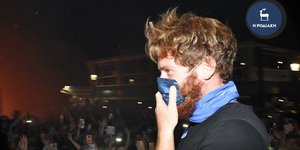 Τζέιμς Καφετζής με μάσκα υποδοχή στη Ρόδο