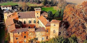 Το μεσαιωνικό κάστρο Castello Sannazzaro από ψηλά