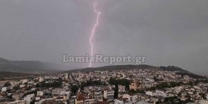 Κακοκαιρία: «Ανοιξαν οι ουρανοί» στη Λαμία