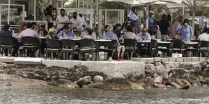 Καταστημα εστίασης δίπλα στη θαλασσα