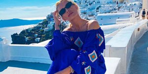 Στη Σαντορίνη για το Σαββατοκύριακο η Κατερίνα Καινούργιου