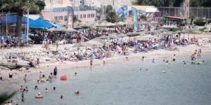 Κόσμος στην Πειραϊκή