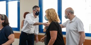 Μπακογιάννης: Επισκέφθηκε το ιατρείο διακοπής καπνίσματος του Δήμου Αθηναίων