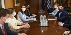 Ο Κώστας Σκρέκας και η Sophie Wilmès