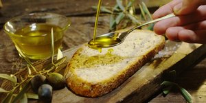 λαδι κουταλι ψωμι