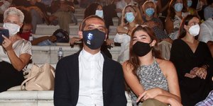 Ο Λεωνίδας Κουτσόπουλος έκανε ελεύθερη πτώση με την Χρύσα Μιχαλοπούλου