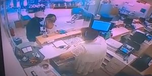 Νέα Φιλαδέλφεια: Βίντεο-Σοκ από ληστεία τράπεζας με ομηρία
