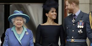 Μέγκαν Μαρκλ και πρίγκιπας Χάρι με την βασίλισσα Ελισάβετ
