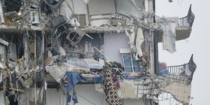 Συντρίμμια της πολυκατοικίας στο Μαϊάμι