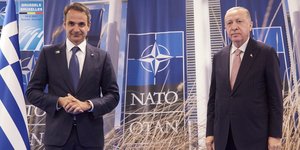 Στιγμιότυπο από τη συνάντηση Μητσοτάκη-Ερντογάν στη Σύνοδο του ΝΑΤΟ