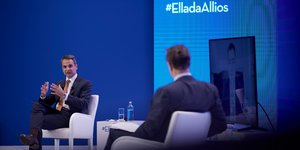 Ο Κυριάκος Μητσοτάκης με τον πρόεδρο του ΣΕΒ 