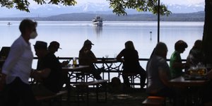 καφε στη ΄λιμνη 