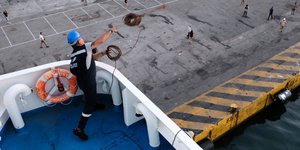 ριχνει σκοινιά