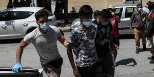 Προφυλακιστέοι οι δύο Πακιστανοί για τον βιασμό εγκύου στον Άγιο Παντελεήμονα