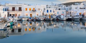 σπιτια καθρεφτίζονται